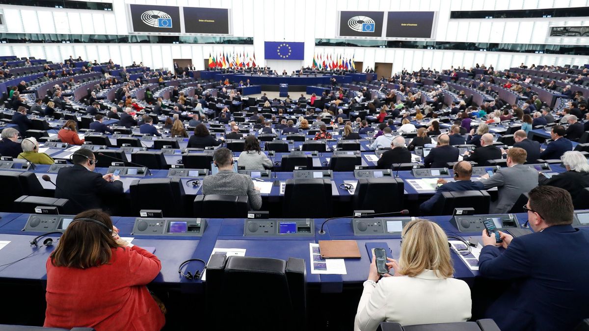 Strasbourg, 2023. április 17.Képviselők az Európai Parlament plenáris ülésén Strasbourgban 2023. április 17-én. Az uniós törvényhozó testület április 17. és 20. között ülésezik.