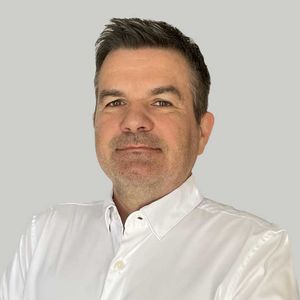 Csanaki András, a Schöck Hungária Kft. kereskedelmi vezetője, okleveles építőmérnök
