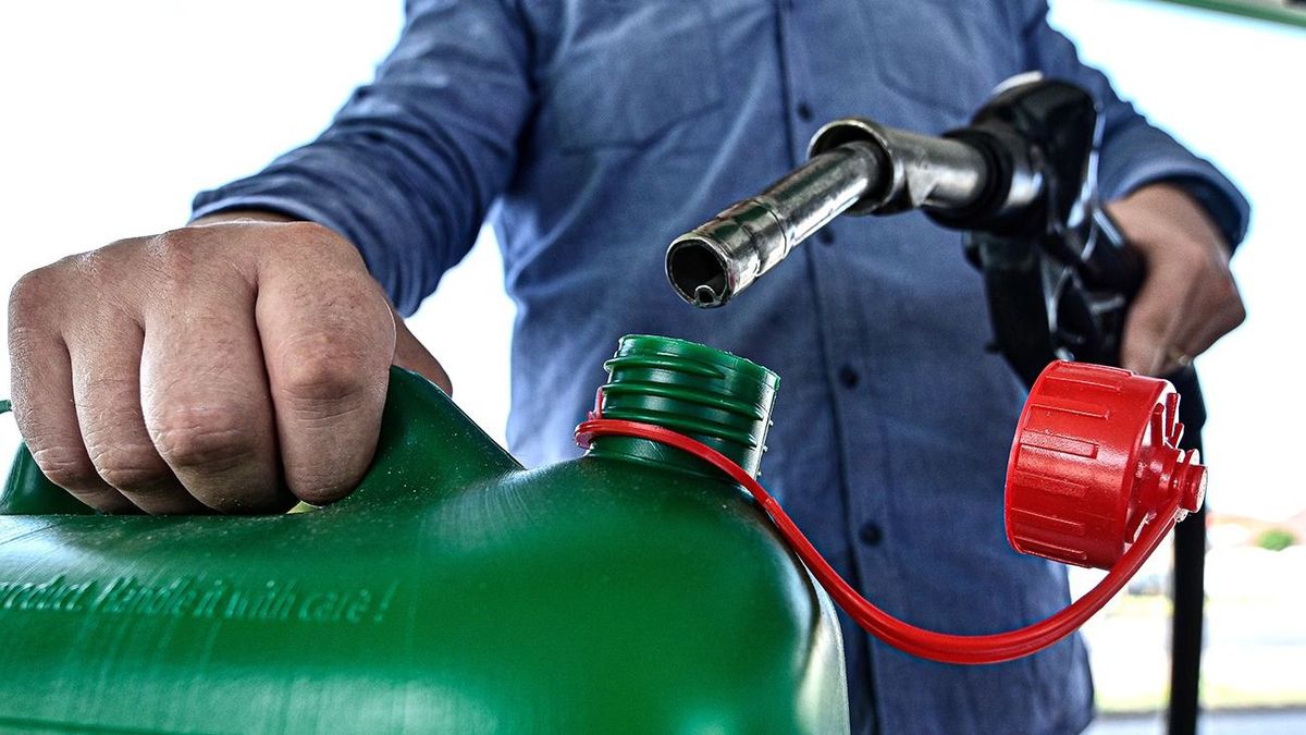 Újraszámolták az üzemanyag árát: tényleg hatott a kormányzati ultimátum – látványos csökkenés jön péntektől