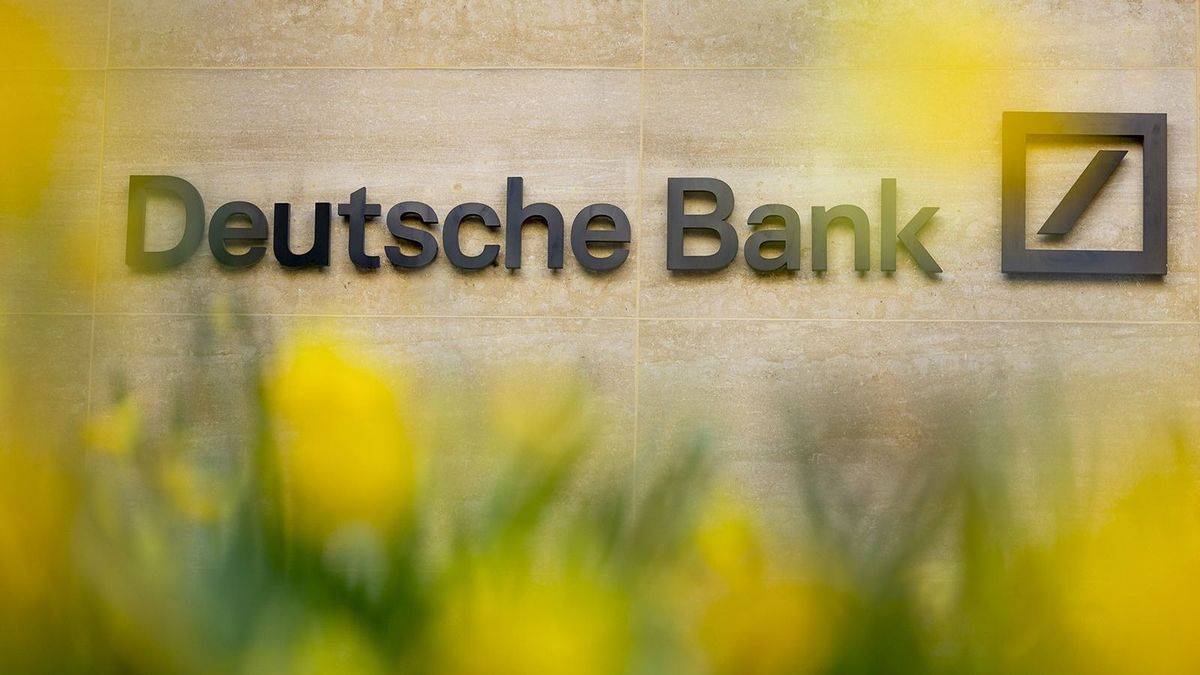 Deutsche Bank London HQ Sold for £257 Million to Malaysian Firm The Deutsche Bank AG logo on Winchester House, their offices in London, UK, on Monday, March 27, 2023. Malaysian construction firm Gamuda Bhd. has bought Deutsche Bank AGs soon-to-be-vacated London office for £257 million ($315 million) in one of the Citys biggest property deals this year. Photographer: Jason Alden/Bloomberg via Getty Images