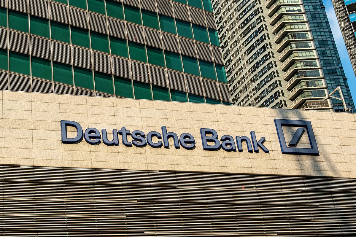 Downtown,Singapore,-,February,15,,2020,:,Look,Up,View
Downtown Singapore - February 15, 2020 : Look up view at the skyscrapers in Singapore with the sign logo of German giant banking  Deutsche  Bank at the scene.
