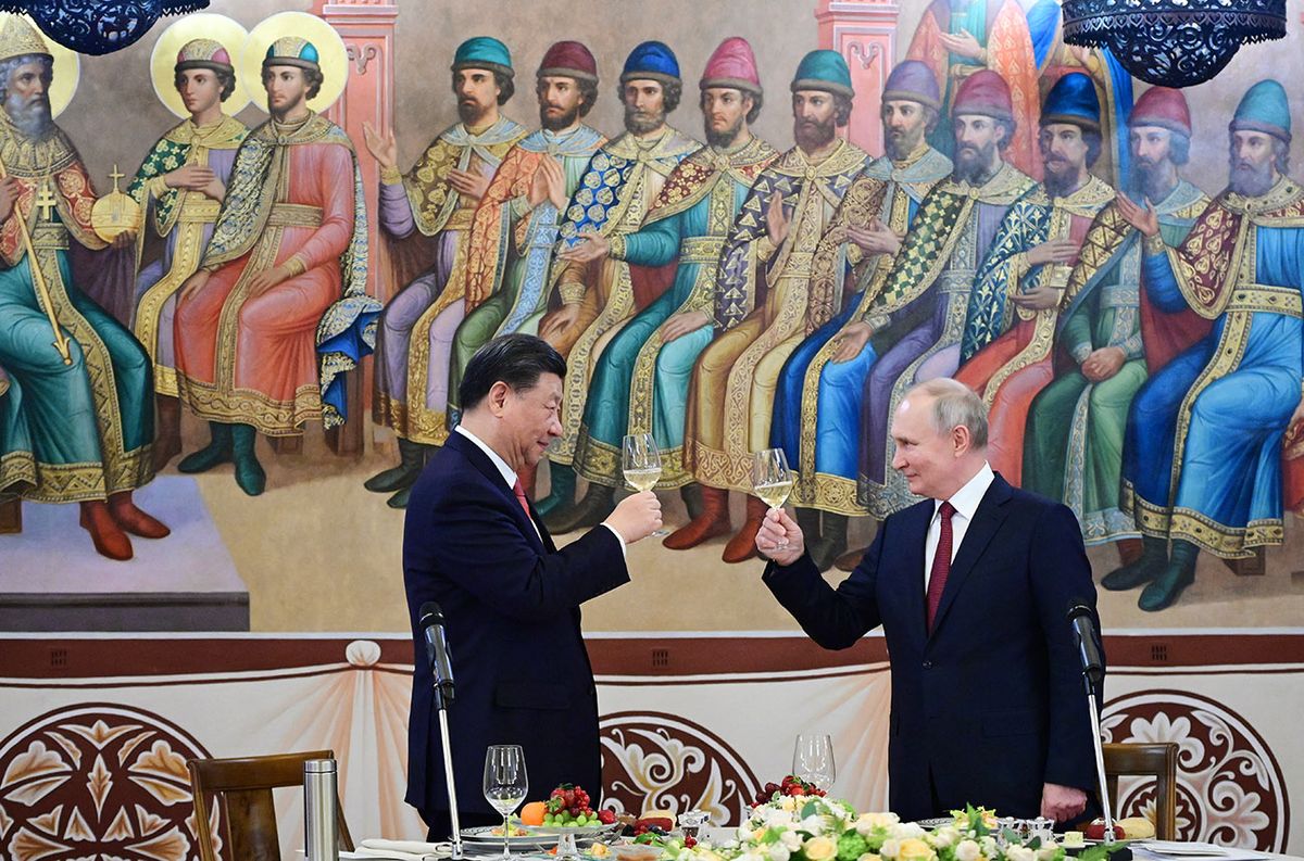 Russian President Vladimir Putin and China's President Xi Jinping make a toast during a reception following their talks at the Kremlin in Moscow on March 21, 2023. (Photo by Pavel Byrkin / SPUTNIK / AFP)