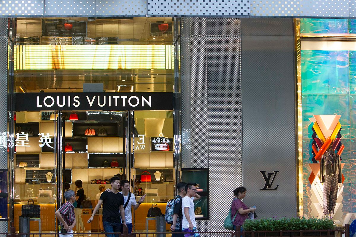 LVMH second-quarter revenue rises 23%
CHINA LVMH SECOND QUARTER REVENUE RISE
--FILE--Pedestrians walk past a Louis Vuitton (LV) boutique of LVMH Moet Hennessy Louis Vuitton SA in Hong Kong, China, 20 July 2015.  LVMH Moet Hennessy Louis Vuitton SE said Tuesday (28 July 2015) its second-quarter revenue rose 23% as the French luxury goods company benefited from a weak euro and strong sales at its formerly struggling Louis Vuitton brand. LVMH said revenue rose to €8.38 billion ($9.29 billion) in the quarter, while first-half net profit rose 15% from a year earlier to €2.96 billion. LVMH doesn't publish quarterly profit figures. The weak euro earlier this year masked weakness at LVMH, an industry bellwether that owns a multitude of brands including Celine, Lora Piana and Moet et Chandon. Its wines and spirits division posted slow sales as Chinese consumers stopped buying cognac, while the company's fashion and leather-goods unit flailed as the flagship Louis Vuitton brand still struggled. (Photo by Stringer / Imaginechina / Imaginechina via AFP)