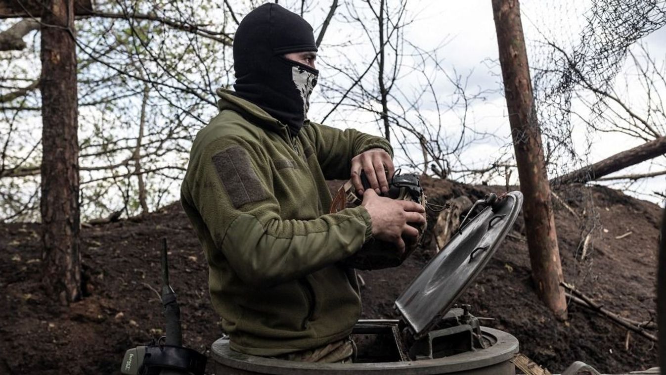 Ukrainian soldiers on the frontline in Donetsk Oblast