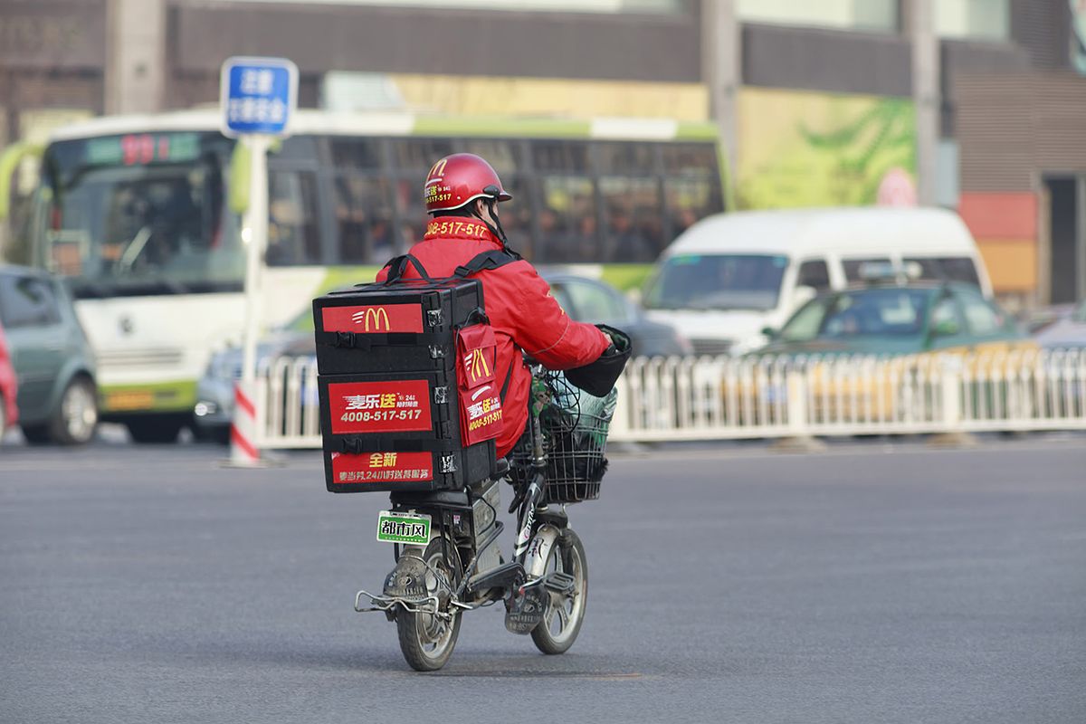 Beijing-dec.,4.,Mcdonald,Delivery,On,E-bike.,It,Took,Mcdonald,19
BEIJING-DEC. 4. McDonald delivery on e-bike. It took McDonald 19 years to reach 1,000 restaurants in China and the company plans to double the number to 2,000 outlets by 2013. Beijing, Dec. 4, 2012. 
