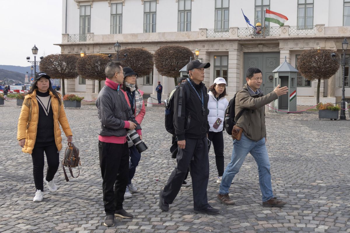 (230329) -- BUDAPEST, March 29, 2023 (Xinhua) -- Chinese tourists visit the Castle Hill in Budapest, Hungary, on March 29, 2023. Hungary welcomed its first group of Chinese tourists at the Budapest airport on Sunday after three years of COVID-19 pandemic-related hiatus. The group of 22 tourists were scheduled for a nine-day stay in Hungary. 