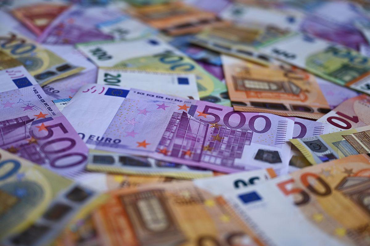 Close,Up,Of,Euro,Money,Bills,(cash,In,20,,50,
Close up of Euro money bills (cash in 20, 50, 100, 200 500 € bank notes)