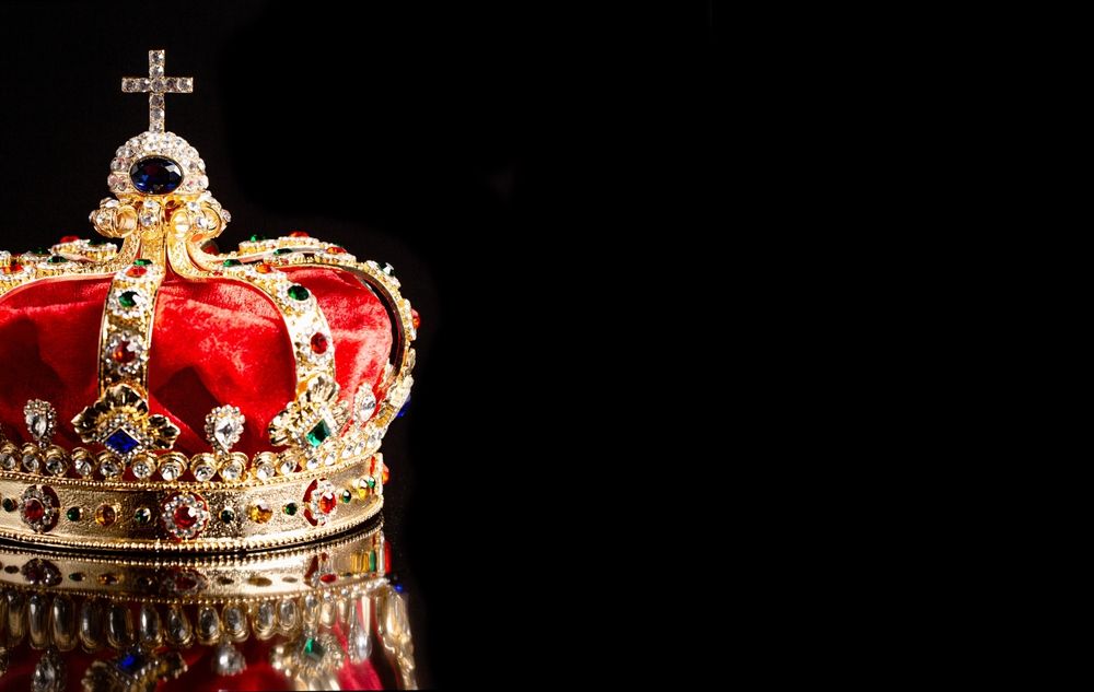 The,Royal,Coronation,Crown,Isolated,On,A,Black,Background