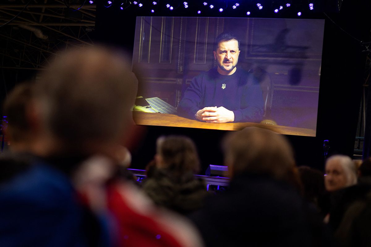 UTRECHT - A video message from Volodymyr Zelensky, president of Ukraine, during the national commemoration that commemorates the Russian invasion of Ukraine a year ago. ANP BAS CZERWINSKI netherlands out - belgium out (Photo by BAS CZERWINSKI / ANP MAG / ANP via AFP)
Thousands of Ukrainians commemorate the beginning of the war in