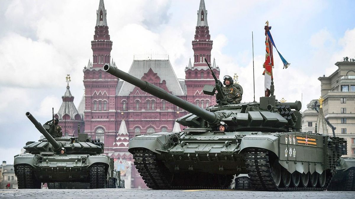 Russian T-72B3M tanks parade through Red Square during the Victory Day military parade in central Moscow on May 9, 2022. - Russia celebrates the 77th anniversary of the victory over Nazi Germany during World War II. (Photo by Alexander NEMENOV / AFP)