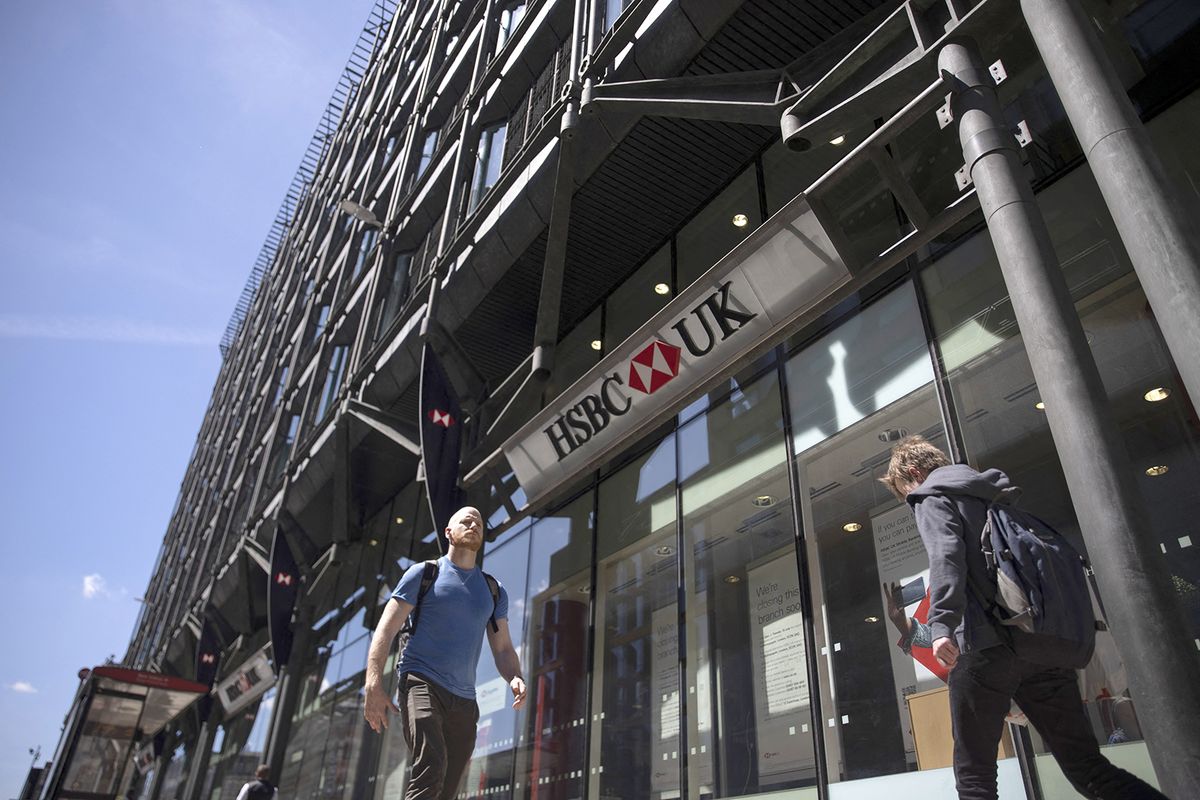 UK inflation hits 40-year high of 9 percent
LONDON, UNITED KINGDOM - MAY 19: HSBC bank in central London, United Kingdom on May 19, 2022 as according to the data of Office for National Statistics UK inflation hits 40-year high of 9%. Rasid Necati Aslim / Anadolu Agency (Photo by Rasid Necati Aslim / ANADOLU AGENCY / Anadolu Agency via AFP)