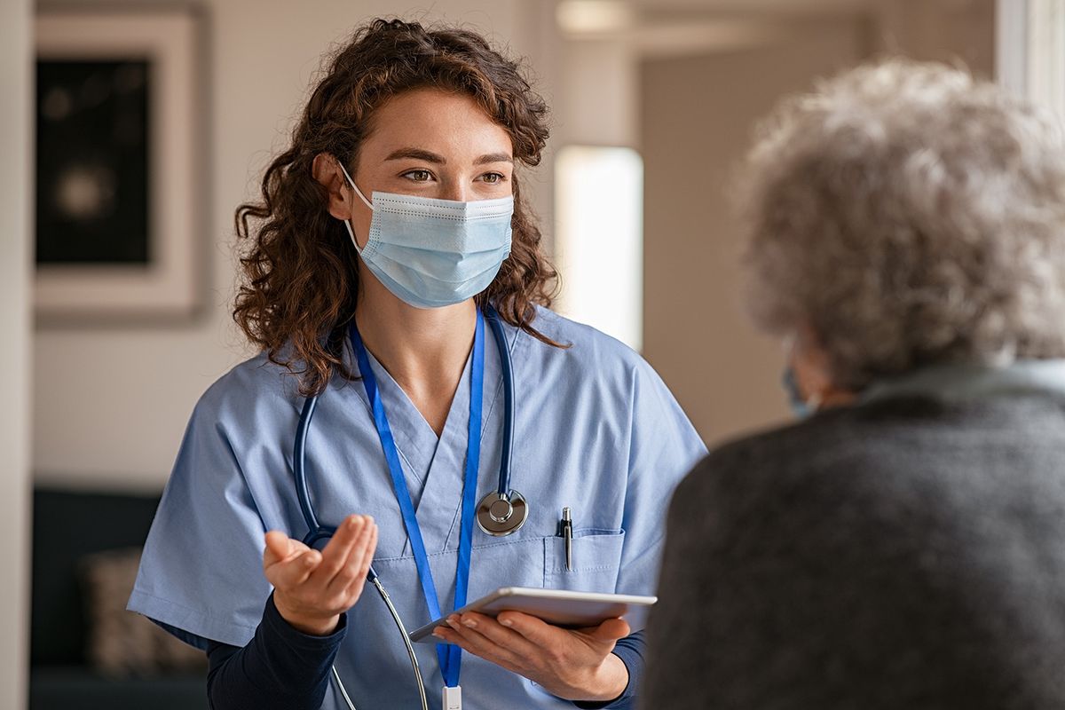 Doctor,Wearing,Safety,Protective,Mask,Supporting,And,Cheering,Up,Senior
Doctor wearing safety protective mask supporting and cheering up senior patient during home visit during covid-19 pandemic. Nurse and old woman wearing facemasks during coronavirus and flu outbreak. 