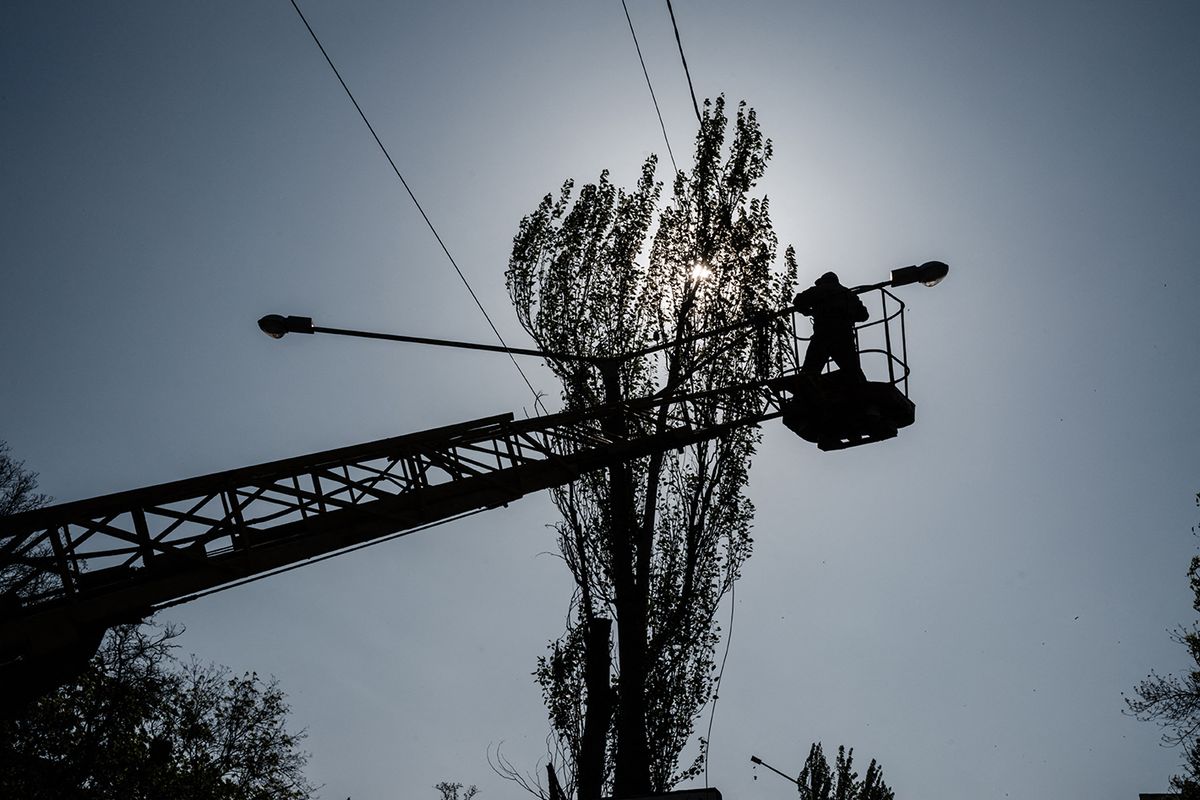 UKRAINE-RUSSIA-CONFLICT
A worker checks an electric wire at a missile explosion site in Kramatorsk, eastern Ukraine, on May 5, 2022, amid the Russian invasion of Ukraine. (Photo by Yasuyoshi CHIBA / AFP)