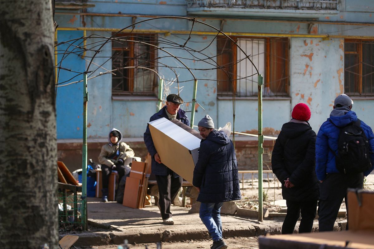 Russian attacks killed 10 in Zaporizhzhia
ZAPORIZHZHIA, UKRAINE- MARCH 04: People carry their belongings from damaged buildings after Russian attacks killed 10 people in Zaporizhzhia, Ukraine on March 04, 2023. Mustafa Ciftci / Anadolu Agency (Photo by Mustafa Ciftci / ANADOLU AGENCY / Anadolu Agency via AFP)