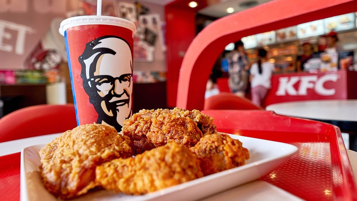 Bangkok,,Thailand-,February,6,,2019,:,Crispy,Fried,Chicken,And BANGKOK, THAILAND- FEBRUARY 6, 2019 : Crispy fried chicken and cup of drink served in retail background of KFC restaurant. KFC is popular fast food chain known as Kentucky Fried Chicken.