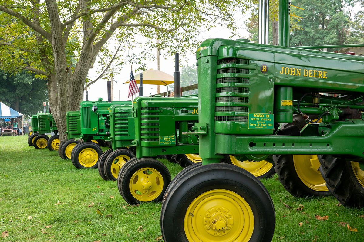 Kinzers,,Pennsylvania,-,August,14,,2019:,Row,Of,John,Deere