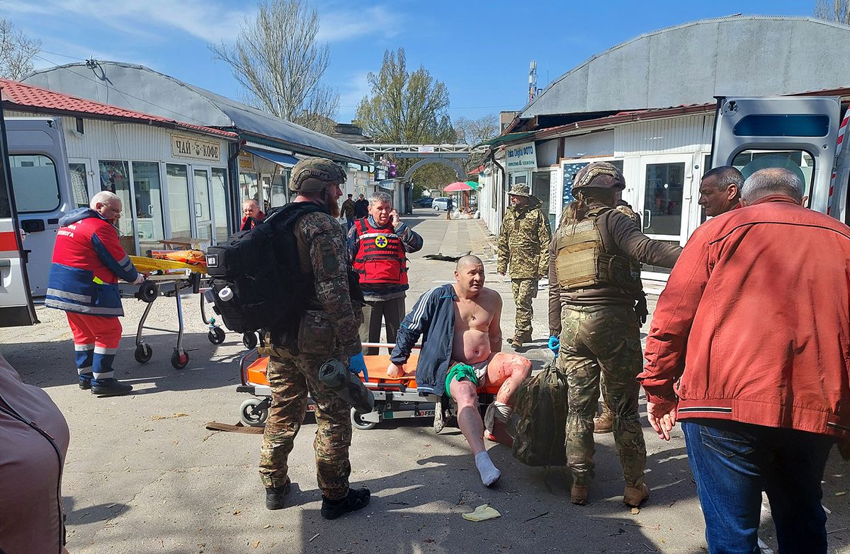 UKRAINE-RUSSIA-CONFLICT-WAR
EDITORS NOTE: Graphic content / A wounded man is treated by medics at a market in the center of the Ukrainian city of Kherson following a Russian shelling, on April 18, 2023. - After Putin's visit was made public on Tuesday, Ukrainian officials said Russian forces had shelled the center of Kherson, killing one and injuring nine. (Photo by Dina Pletenchuk / AFP)
