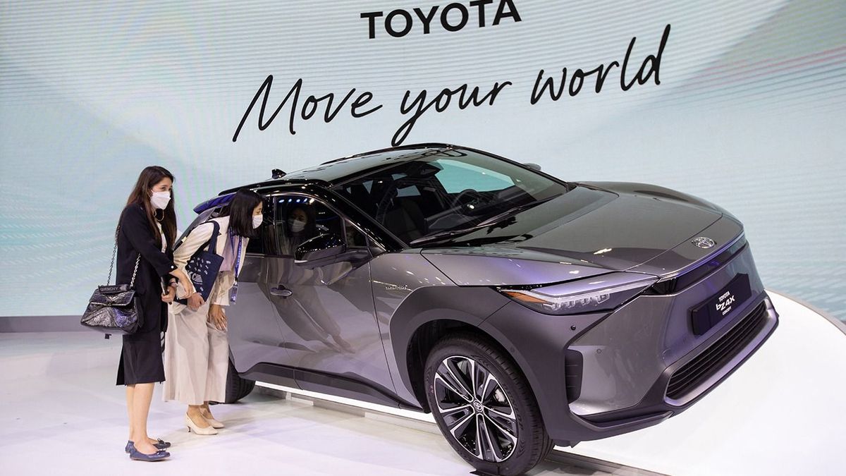 Robog a Toyota, fékez a Mitsubishi, leblokkolt a Tesla 