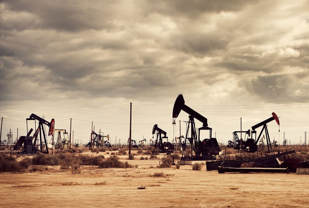 Oil,Field,In,Desert,,Oil,Production