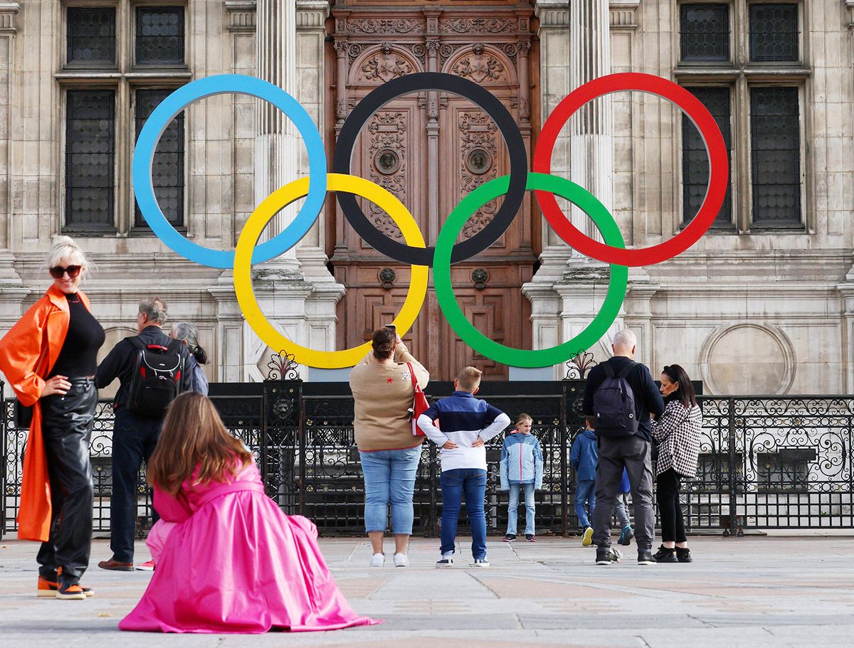 Paris Olympics / Five-ring symbol in Paris, France A photo shows a five-ring Olympic emblem in front of Paris City Hall (Hôtel de Ville) in Paris, France on October 24, 2022.( The Yomiuri Shimbun ) (Photo by Tetsuya Kikumasa / Yomiuri / The Yomiuri Shimbun via AFP)