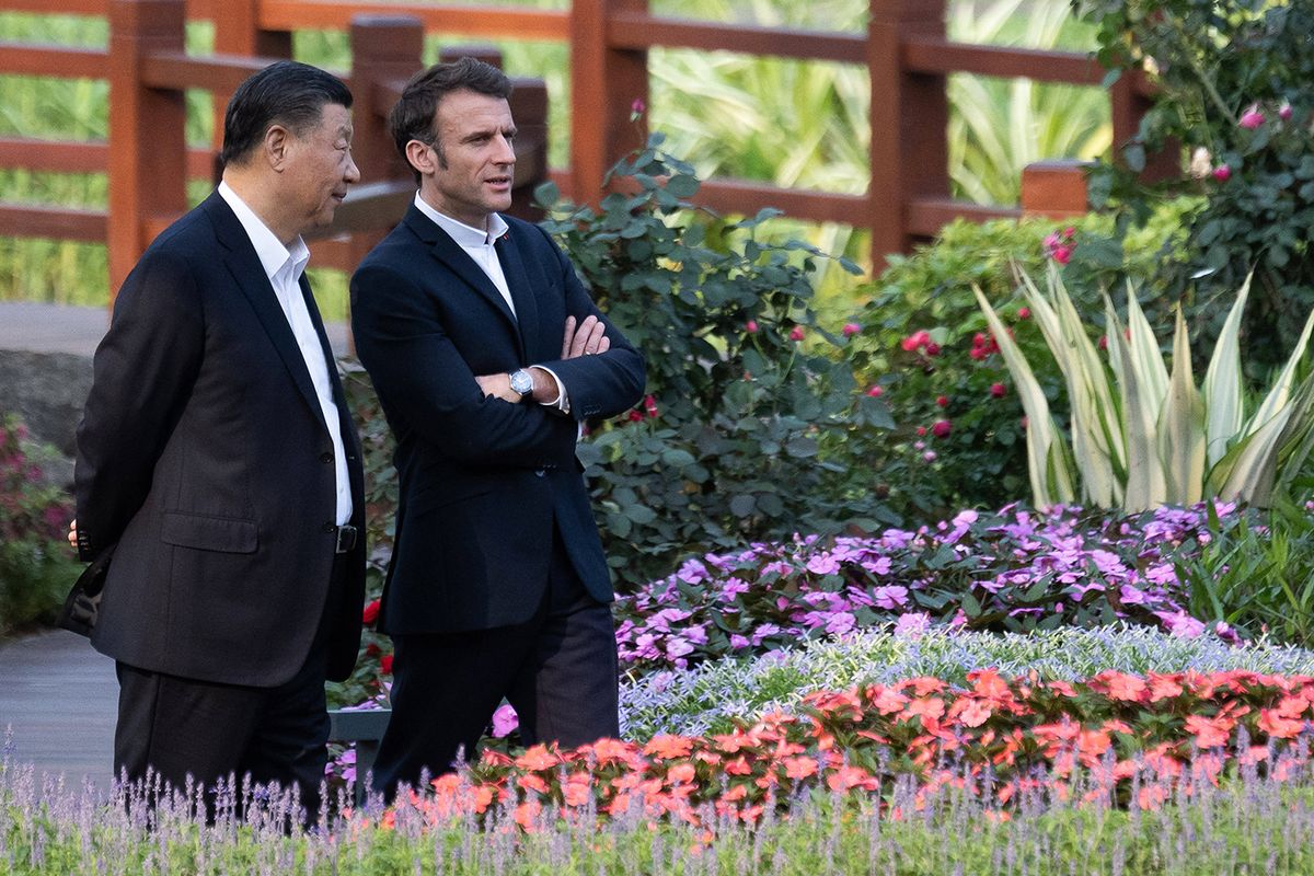 CHINA-FRANCE-DIPLOMACY
Chinese President Xi Jinping (L) and French President Emmanuel Macron (R) speak as they visit the garden of the residence of the Governor of Guangdong, on April 7, 2023, where Chinese President XI Jinping's father, XI Zhongxun lived. (Photo by Jacques WITT / POOL / AFP)