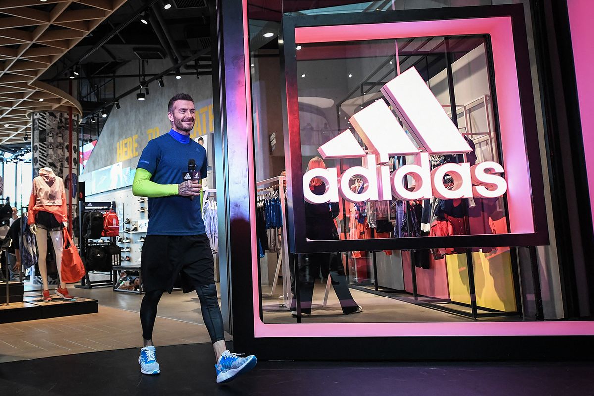 David Beckham flaunts charm to fascinate fans to endorse adidas in Guangzhou