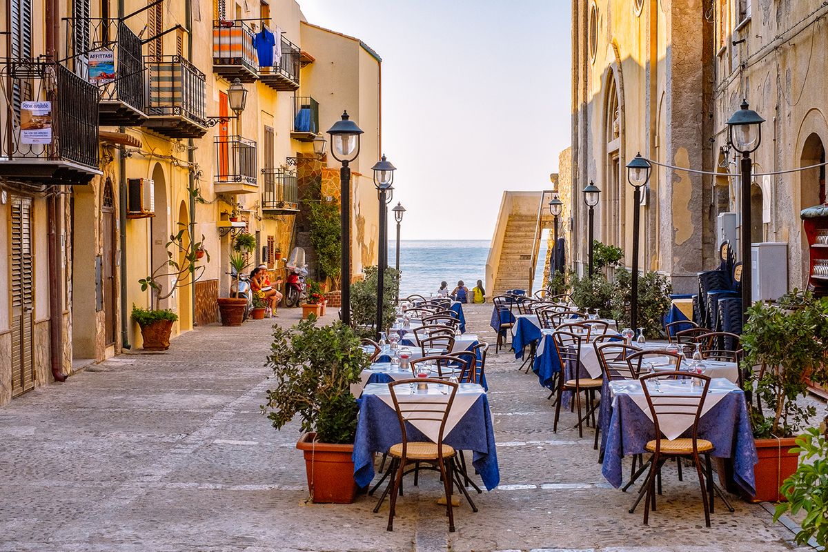 Cefalu,,Sicily,,Italy,-,July,17:,A,Square,With,A