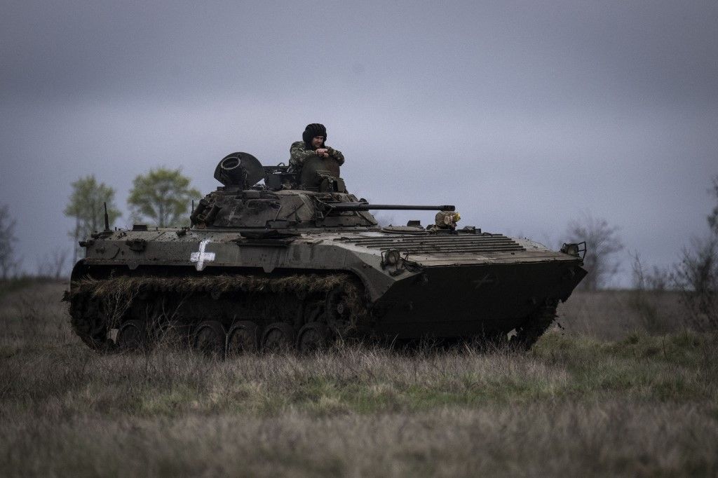 Ukrainian soldiers participate training with heavy weapons in areas close to the frontline