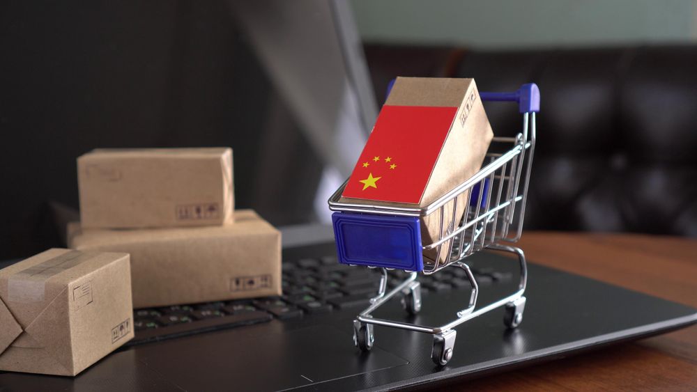 Parcel,Boxes,With,A,Flag,Of,China,In,A,Shopping
Kína, kínai szolgáltatóipar