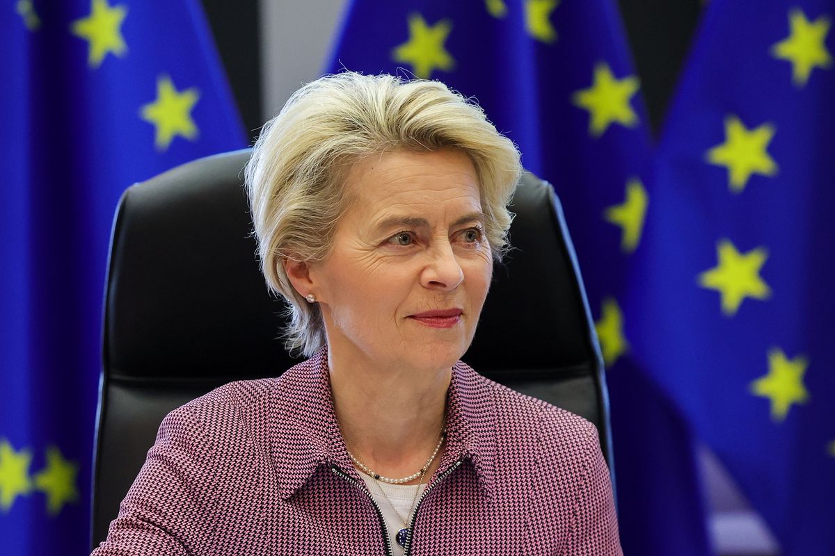 European Commission weekly college meeting in Brussels epa10605728 European Commission President Ursula von der Leyen arrives at the start of the European Commission weekly college meeting in Brussels, Belgium, 03 May 2023. The meeting will discuss the ramping up of ammunition production in the EU and stronger rules to fight corruption in the EU and worldwide.  EPA/OLIVIER MATTHYS epa10605728 European Commission President Ursula von der Leyen arrives at the start of the European Commission weekly college meeting in Brussels, Belgium, 03 May 2023. The meeting will discuss the ramping up of ammunition production in the EU and stronger rules to fight corruption in the EU and worldwide.  EPA/OLIVIER MATTHYS