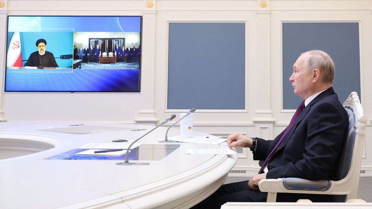 Russian President Vladimir Putin takes part in the ceremony of signing an agreement on the construction of the Rasht-Astara railway via a video link together with Iranian President Ebrahim Raisi, at the Kremlin in Moscow on May 17, 2023.