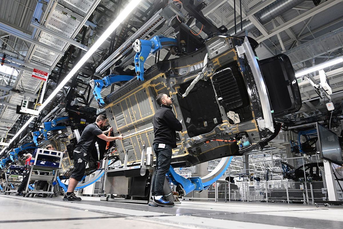Mercedes-Benz Group AG Production
PRODUCTION - 13 February 2023, Baden-Württemberg, Sindelfingen: Employees of the Stuttgart-based car manufacturer Mercedes-Benz work on the production line for luxury and luxury-class vehicles in Factory 56 at the Merecdes-Benz plant in Sindelfingen. In addition to the EQS, all variants of the Mercedes-Benz S-Class and the Mercedes-Maybach S-Class come off the production line at Factory 56. The company will present its 2022 business figures on Friday. Photo: Bernd Weißbrod/dpa (Photo by Bernd Weißbrod/picture alliance via Getty Images)