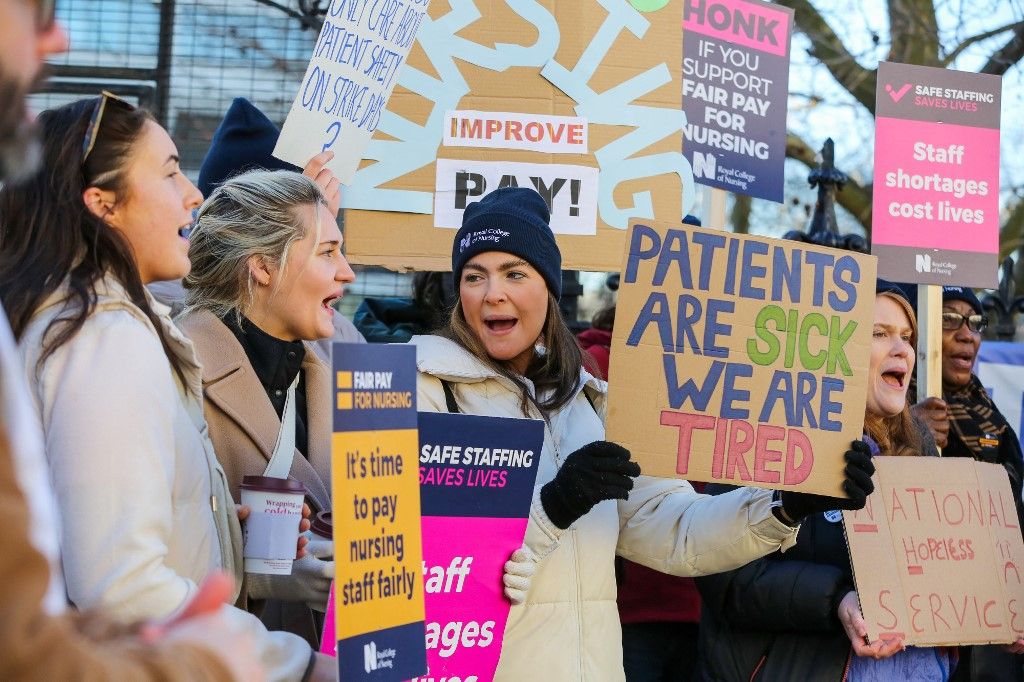 British nurses strike continues over pay and working conditions