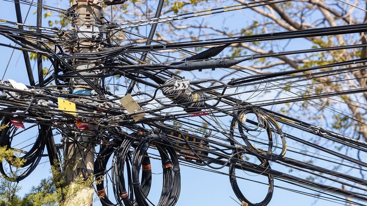 A,Tangle,Of,Electrical,Wires,And,Telecommunication,Cables,On,A