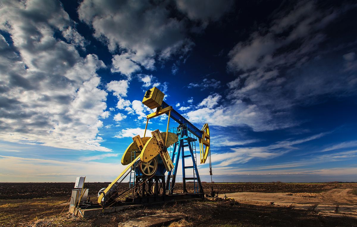 Operating,Oil,Well,Profiled,On,Dramatic,Cloudy,Sky