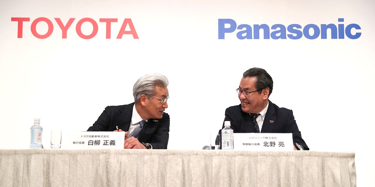 Toyota and Panasonic forms a new ventureMasayoshi Shirayanagi (L) of  Toyota Motor Company and Ryo Kitano of Panasonic Corp, both operating officer agree to establish a new joint venture  related to the town development business in Minato Ward, Tokyo on May 9, 2019.  ( The Yomiuri Shimbun ) (Photo by Takuya Matsumoto / Yomiuri / The Yomiuri Shimbun via AFP)