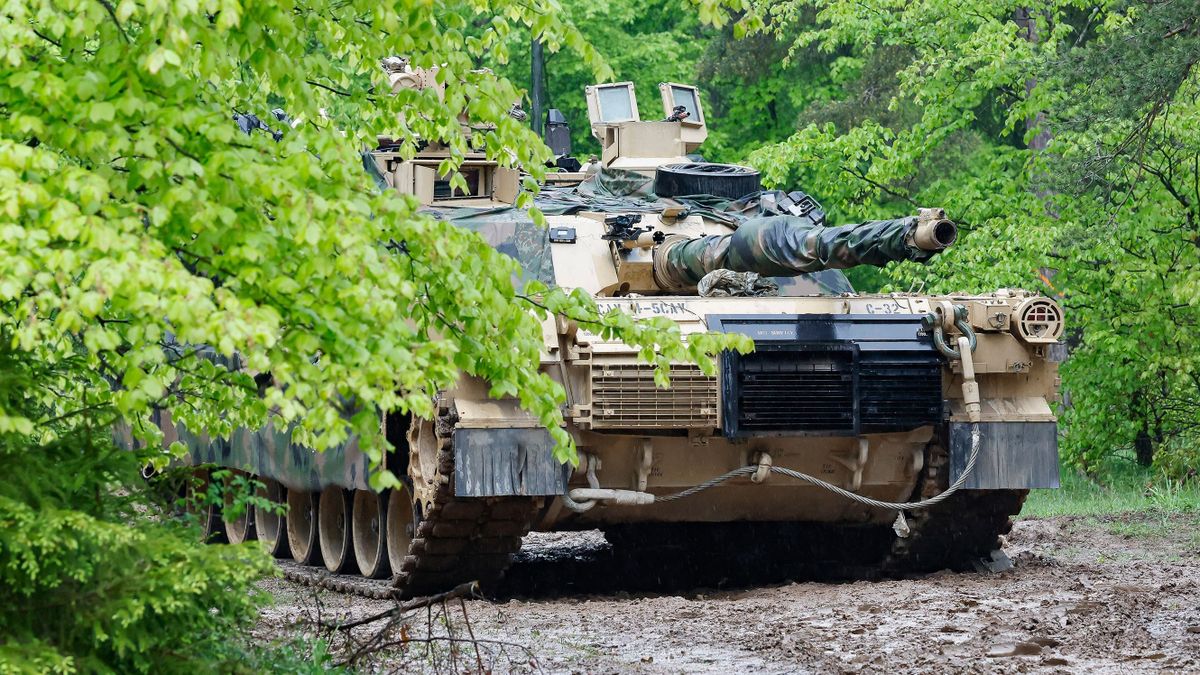 11 May 2023, Bavaria, Hohenfels: An American Abrams M1A2 main battle tank stands in the forest during the US Army Media Day. 