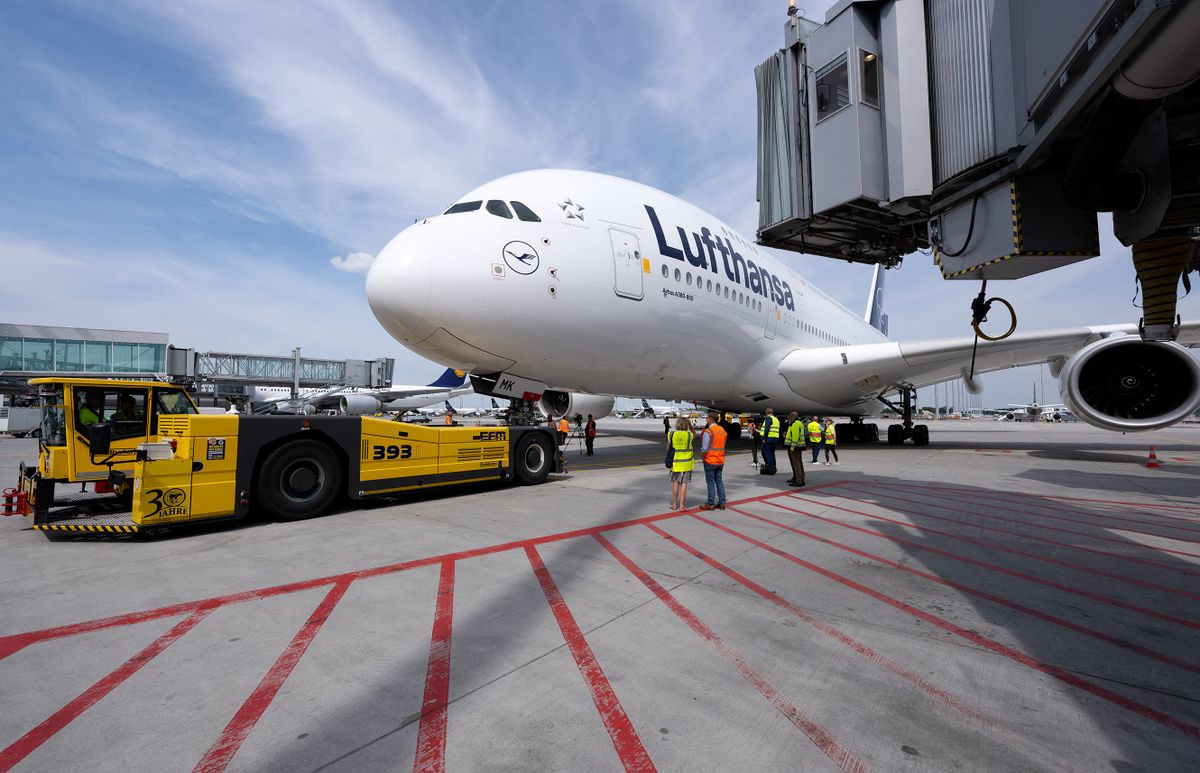01 June 2023, Bavaria, Munich: A Lufthansa Airbus A380 aircraft stands at the gate at the airport prior to departure for Boston. The world's largest passenger aircraft is taking off again after three years on regular scheduled service from Munich to Boston. 