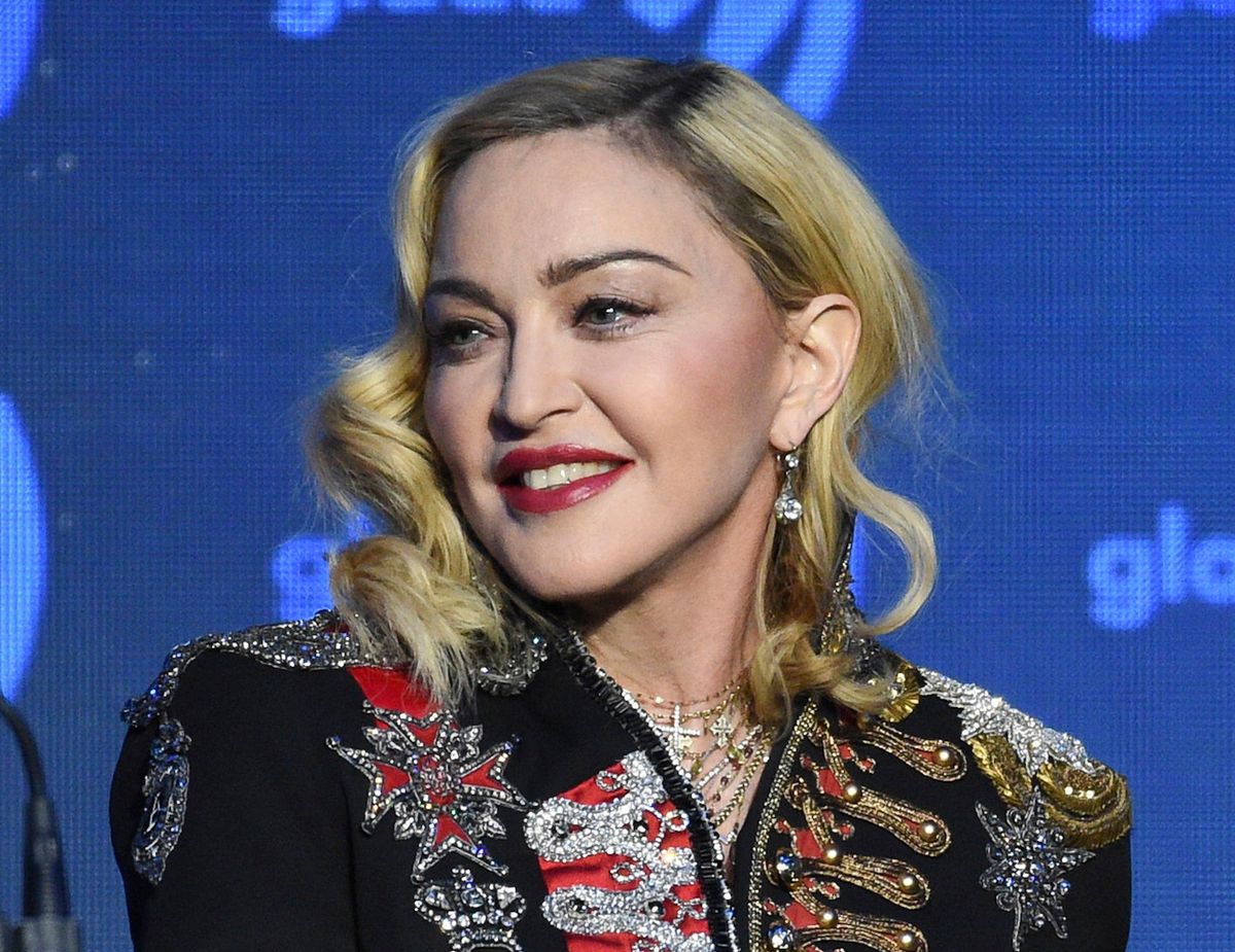 MADONNANew York, 2023. június 29.
2019. május 5-i kép Madonna amerikai popénekesnőről a GLAAD médiadíjak 30. alkalommal rendezett átadóünnepségén New Yorkban. Az énekesnő menedzsere június 28-án bejelentette, hogy Madonna félévesre tervezett koncertkörútjának július 15-i kezdetét elhalasztják, mivel a 64 éves énekesnőt négy nappal korábban súlyos bakteriális fertőzéssel kórházba szállították.
MTI/AP/Invision/Evan AgostiniNew York, 2023. június 29.2019. május 5-i kép Madonna amerikai popénekesnőről a GLAAD médiadíjak 30. alkalommal rendezett átadóünnepségén New Yorkban. Az énekesnő menedzsere június 28-án bejelentette, hogy Madonna félévesre tervezett koncertkörútjának július 15-i kezdetét elhalasztják, mivel a 64 éves énekesnőt négy nappal korábban súlyos bakteriális fertőzéssel kórházba szállították.MTI/AP/Invision/Evan Agostini