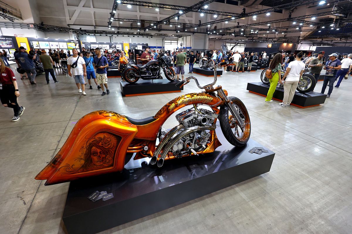 4 napos Harley Davidson fesztivál 2023
Az ünnepélyes megnyitóval június 22-én megnyitotta kapuit a Puskás Aréna Parkban a 120 éves Harley Davidson európai fesztiválja.