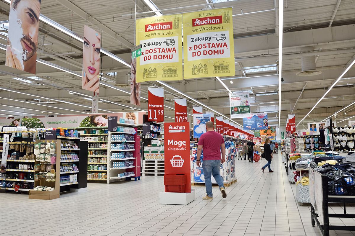Wroclaw,,Poland,-,May,5,,2022:,Shopping,In,Supermarket,Auchan.