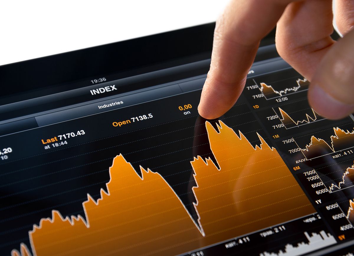 Touching,Stock,Market,Graph,On,A,Touch,Screen,Device.,Trading
Touching stock market graph on a touch screen device. Trading on stock market concept. Closeup photo.