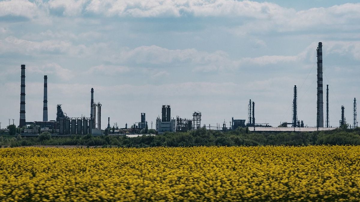 An oil refinery is seen near the eastern Ukraine industrial town of Lysychansk on May 3, 2022, as fighting is raging across Ukraine's east amid a US warning that Moscow is preparing to formally annex eastern regions.  (Photo by Yasuyoshi CHIBA / AFP)