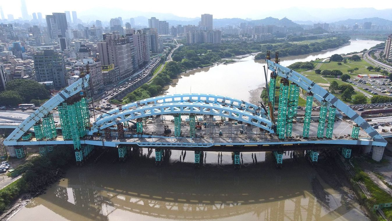 An aerial view shows Zhongzheng bridge under construction in Taipei on June 7, 2023. The bridge crosses the Tamshui river linking Taipei and New Taipei City. AFP Photo
DOCUMENT REFERENCE000_33HB94W
SLUGTAIWAN - ECONOMY
CREATION DATE6/7/2023
CITY/COUNTRYTAIPEI, TAIWAN
CREDITSAM YEH / AFP
FILE SIZE/PIXELS/DPI47.68 Mb / 5000 x 3333 / 300 dpi
TAIWAN-ECONOMY
An aerial view shows Zhongzheng bridge under construction in Taipei on June 7, 2023. The bridge crosses the Tamshui river linking Taipei and New Taipei City.
Sam Yeh / AFP