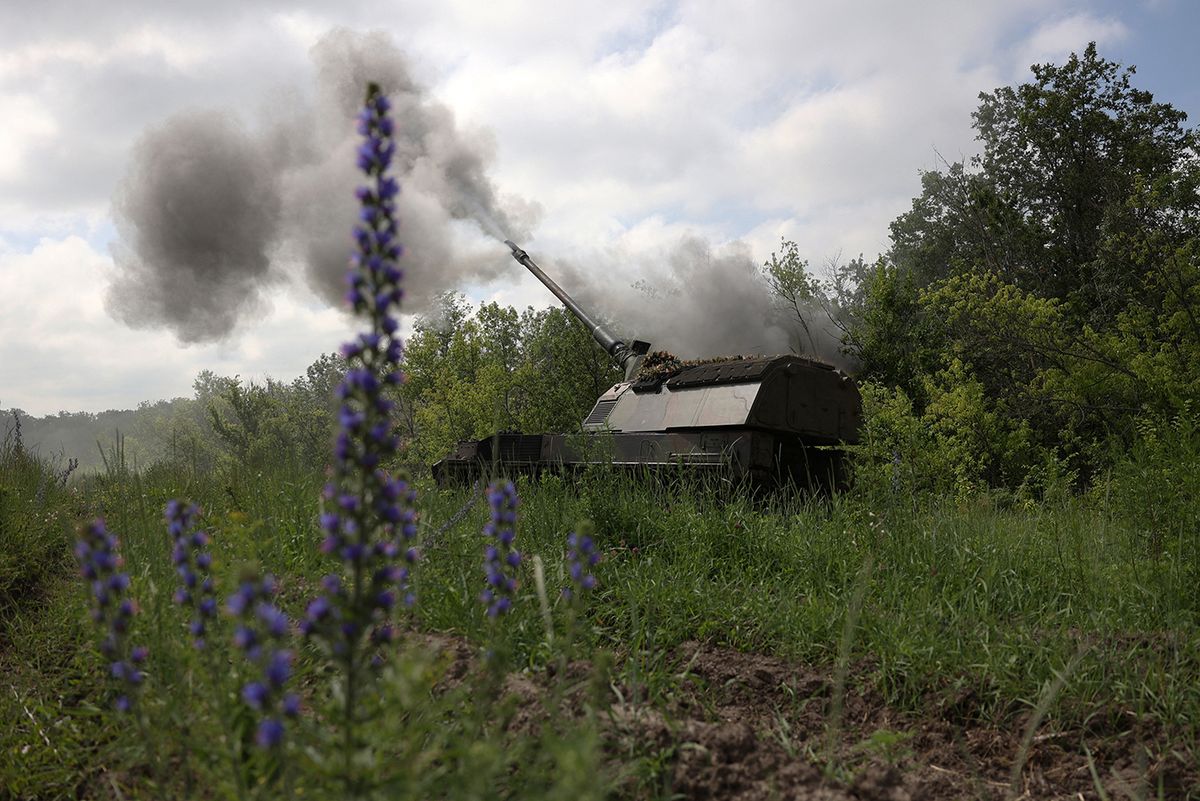 UKRAINE-RUSSIA-CONFLICT-WAR
Ukrainian servicemen of the 43rd Artillery Brigade fire with 155mm self-propelled howitzer Panzerhaubitze 2000 (PzH 2000), towards Russian positions at a front line near Bakhmut, Donetsk region on June 15, 2023, amid the Russian invasion of Ukraine. (Photo by Anatolii STEPANOV / AFP)