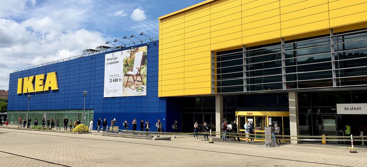 IKEA 20200505 Budapest Emberek várnak az újra megnyitott Ikea áruház bejáratánál. Fotó: Bánkúti Sándor BSBors20200505 Budapest, emberek várnak az újra megnyitott Ikea áruház bejáratánál. Fotó: Bánkúti Sándor/Bors