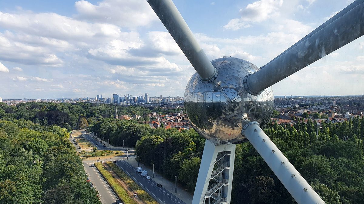 Atomium,Spheric,Element,With,Panoramic,View,On,City,Brussels,,Belgium
Atomium spheric element with panoramic view on city Brussels, Belgium