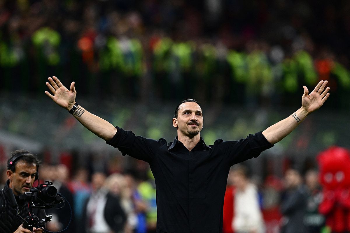 FBL-ITA-SERIEA-AC MILAN-IBRAHIMOVICAC Milan's Swedish forward Zlatan Ibrahimovic acknowledges the public during a farewell ceremony following the Italian Serie A football match between AC Milan and Hellas Verona on June 4, 2023 at the San Siro stadium in Milan. Zlatan Ibrahimovic's time at AC Milan is coming to an end after the Serie A club announced on June 3 that he would say his farewells following their last match of the season against Verona. (Photo by GABRIEL BOUYS / AFP)