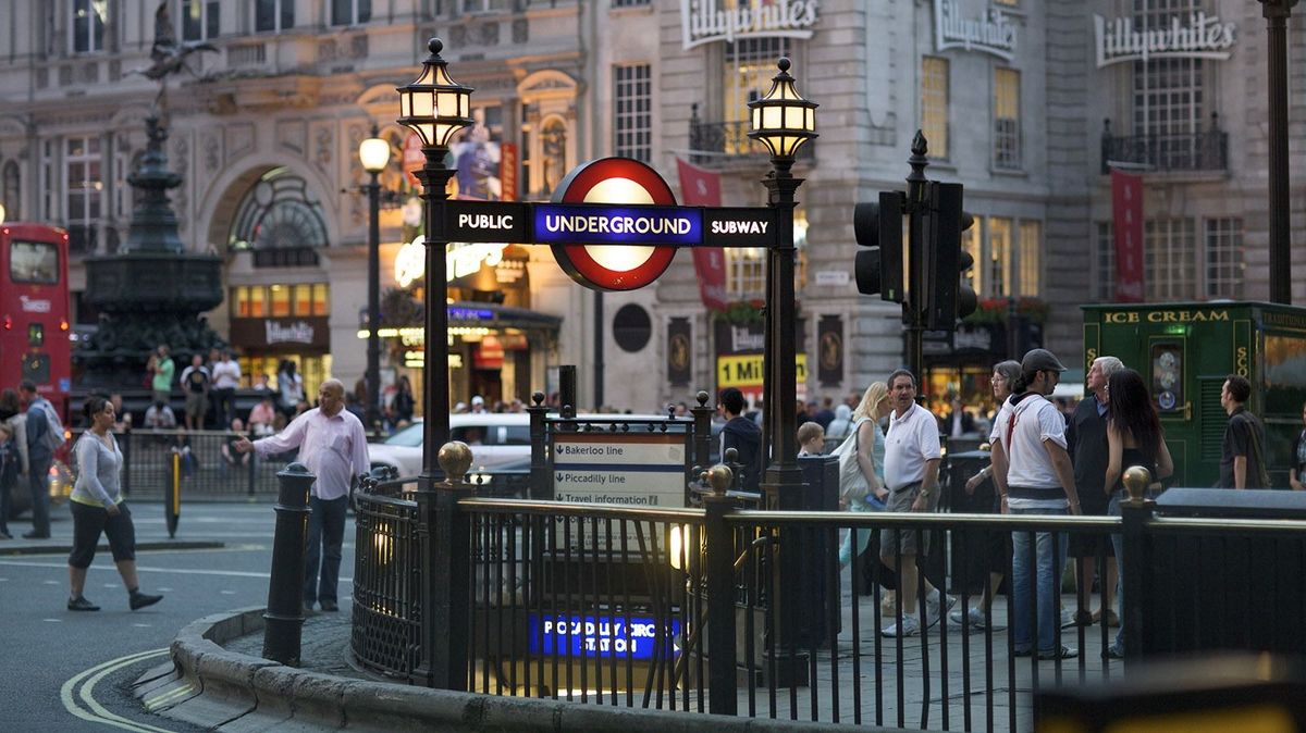 London,-,June,28:,Piccadilly,Circus,Street,At,Night,With
LONDON - JUNE 28: Piccadilly Circus street at night with underground tube station on June 28, 2009 in London, England. London's underground railway is the oldest in the world, dating back to 1863.