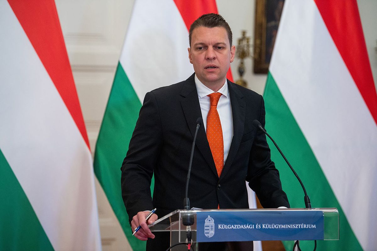 MENCZER TamásBudapest, 2023. június 22.
Menczer Tamás kétoldalú kapcsolatokért felelős államtitkár sajtótájékoztatót tart a Külgazdasági és Külügyminisztériumban 2023. június 22-én. Az államtitkár kijelentette: a magyar kormány felszólítja az ukrán parlamentet, kormányt és Ukrajna elnökét, hogy fejezzék be a magyar kisebbség jogfosztását és a Velencei Bizottság ajánlásának megfelelően adják vissza azokat a jogokat, amelyekkel a magyar közösség korábban rendelkezett.
MTI/Balogh Zoltán